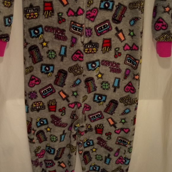 PEACE LOVE & FASHION FUN PRINT ONESIE - Picture 2 of 7